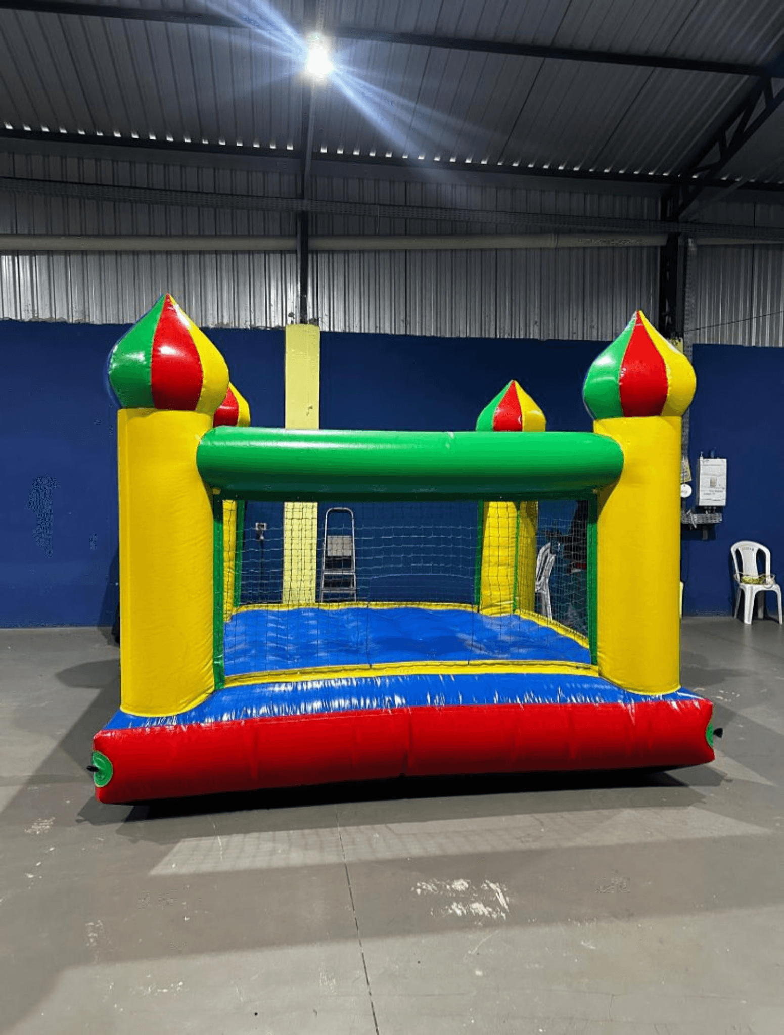 Castelo inflável pula pula para aluguel em festas infantis